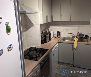1 bedroom in a flat share to rent - Photo 3