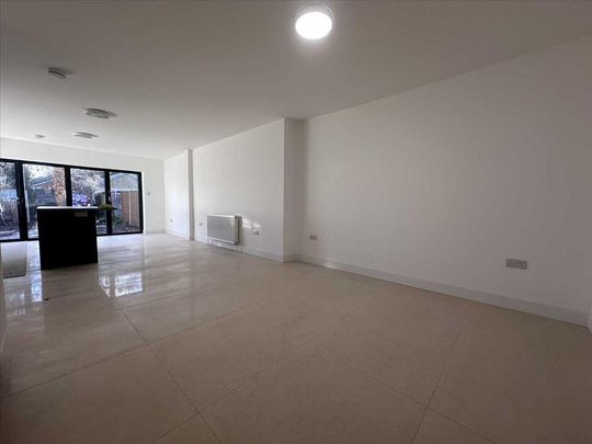 5 bedroom end of terrace house to rent - Photo 1