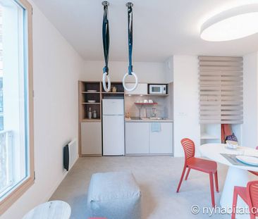 Logement à Paris, Location meublée - Photo 2