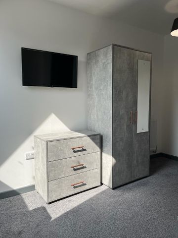 1 bedroom in a house share to rent - Photo 3