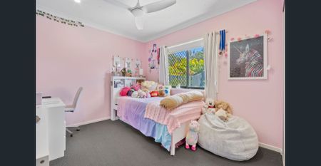 Spacious Family home complete with 2 living areas and pool - Photo 4