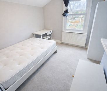 Room in a Shared House, Palmers Road, N11 - Photo 3