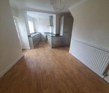 3 bedroom terraced house to rent - Photo 5