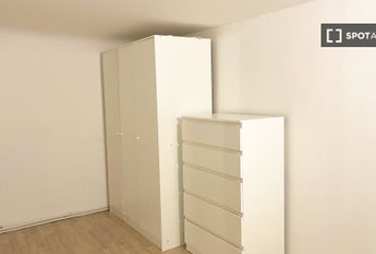 genoa, Liguria 16124