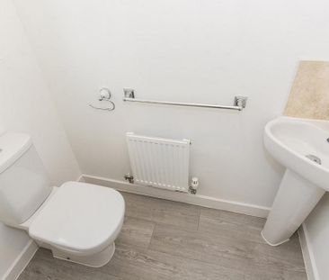 3 bedroom end of terrace house to rent - Photo 3