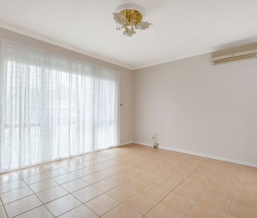 Home in the heart of Craigieburn! - Photo 1