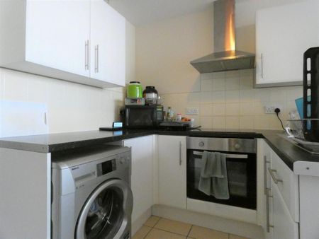 1 bedroom ground floor flat to rent - Photo 2
