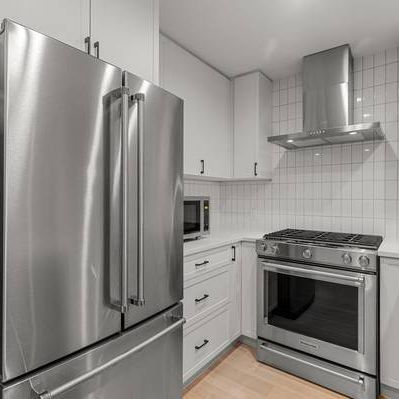 MAPLE RIDGE - 3 BEDROOM, 2.5 BATHROOM TOWNHOUSE - Photo 3