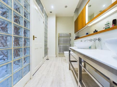 4 bedroom end of terrace house to rent - Photo 2