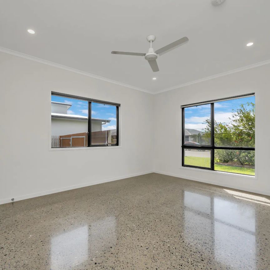 15 Blackthorn Street, - Photo 1