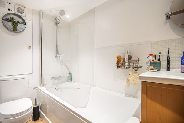 Beta Place, Clapham Common, London, SW4 - Photo 1