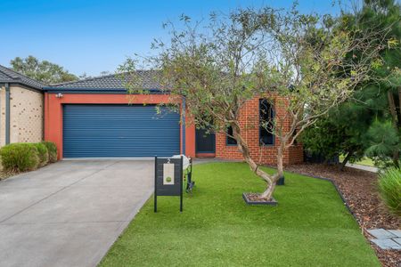 2 Green Orchid Circuit, Pakenham VIC 3810 - House For Rent | Domain - Photo 2
