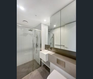 Resort Living in the heart of Melbourne - Near new furnished apartment - Photo 6