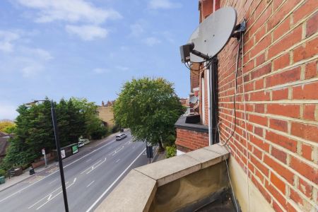 2 Bedroom Flat - Photo 2