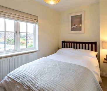 A charming cottage in the heart of Bray with river views. - Photo 5