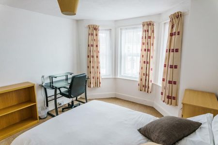 Bournemouth Orcheston Road Charminster, BH8, Dorset - Photo 4