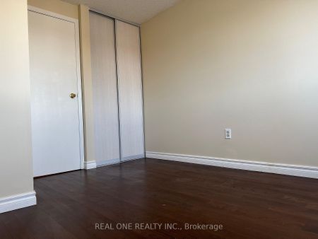 Townhouse For Lease | N7398810 - Photo 4