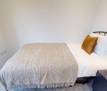 3 bedroom flat to rent - Photo 2