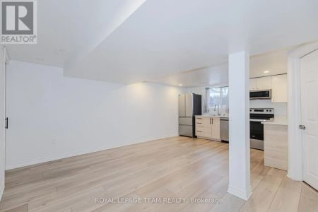 B - 37 BALLANTRAE WAY - Photo 2