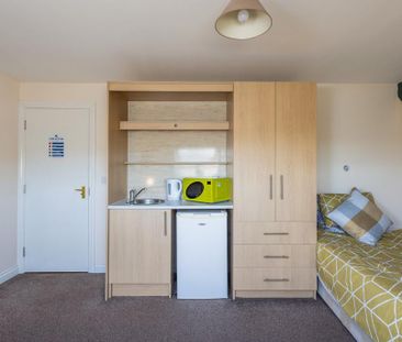 1 bedroom in a house share to rent - Photo 5