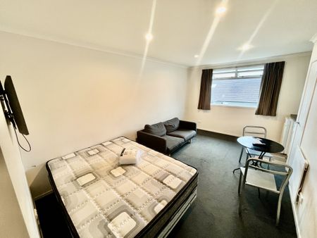 Modern One Bedroom Apartment, Close to CBD - Photo 3