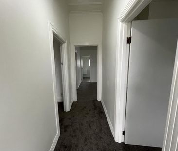 Renovated Central City cottage - Photo 2