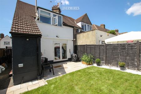 2 bedroom Semi-Detached House to let - Photo 5