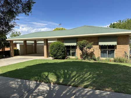 Great Family Home With Shed - Photo 5