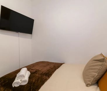 Carrer de Còrsega, Barcelona, Catalonia 08026 - Photo 3