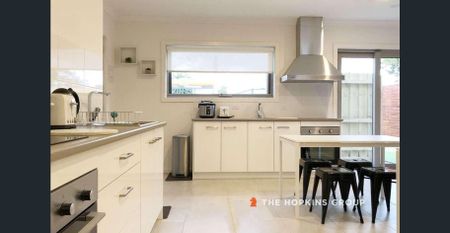 New generation studio living - at its best! - Photo 3