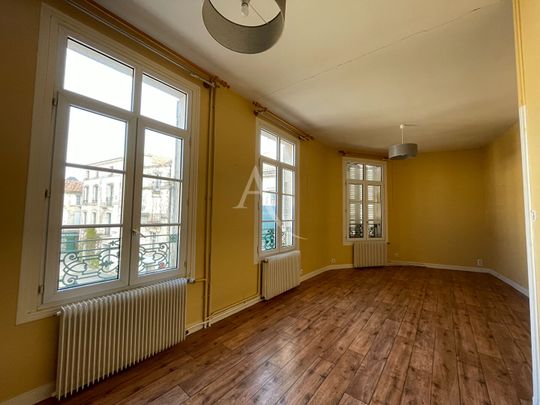 Location Appartement 2 pièces 65m² FONTENAY LE COMTE 85200 - Photo 1