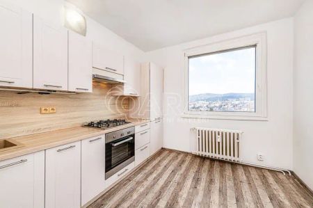 Pronájem slunného 2+1 v širším centru s krásným výhledem - Photo 2