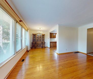 For Lease - 124 Wyndale Drive, Toronto, Ontario - Photo 3