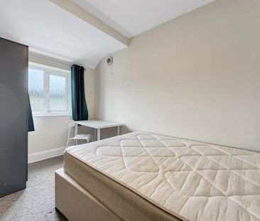 4 bedroom terraced house to rent - Photo 6