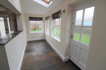 2 bedroom semi-detached house to rent - Photo 2