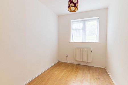 2 bed Flat for rent - Photo 5