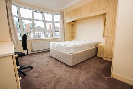 Winton, Bournemouth - Photo 2