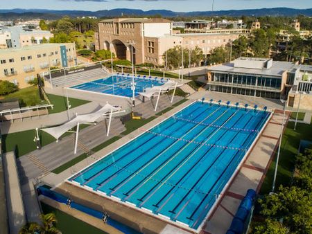 Fully furnished master bedroom with ensuite include all bills, five minutes walk to Bond University – Short-term available！ - Photo 3