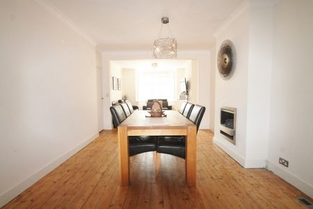 Helen Avenue, Feltham, Middlesex,TW14 - Photo 3