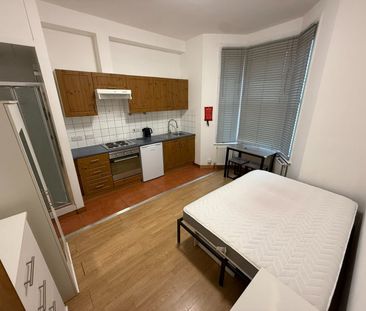 Studio Flat, Crayford Road, N7 - Photo 2