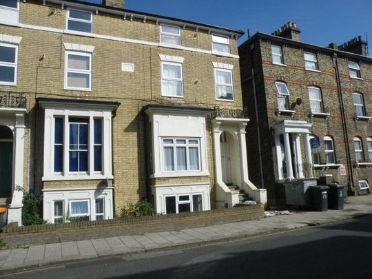 Alexandra Road, Bedford, MK40 - Photo 1