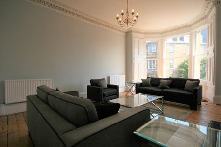 3 bedroom flat to rent - Photo 2