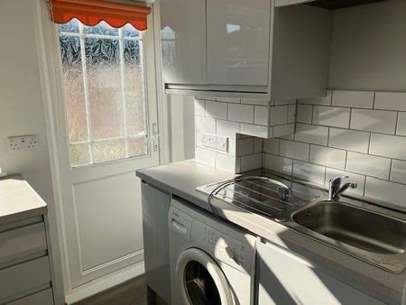2 bedroom terraced house to rent - Photo 4