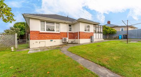 Family Living in Watlington - Photo 3