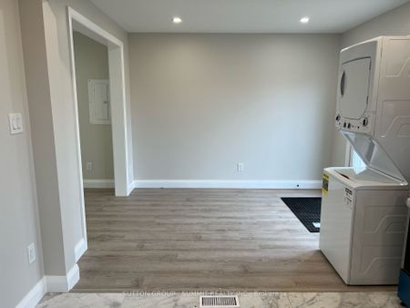 Detached Home For Lease | X7232818 - Photo 2