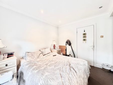 2 Bedroom Apartment, The Mall, London - Photo 4