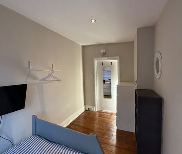 Room in a Shared Flat, Hammersmith Grove, W6 - Photo 3