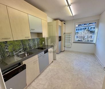 CENTRAL AND LIGHT-FLOODED WITH BALCONY - Photo 1