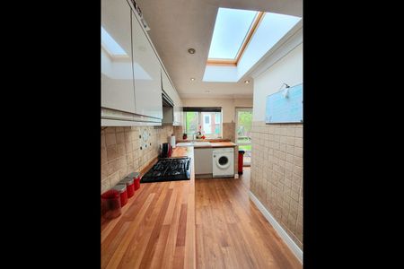 4 Bed Terraced House, Ashington Grove, CV3 - Photo 5