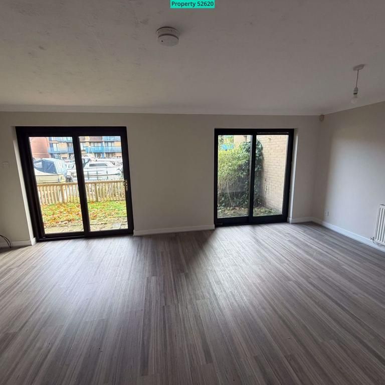 4 bedroom end of terrace house to rent - Photo 1